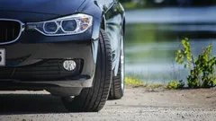 プロの駐車専門家がなぜタイヤを平行にしないのか――真実と誤解