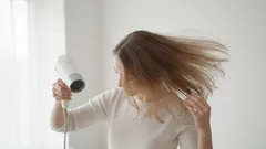 髪を乾かす際の風向き:小さな違いが大きな違いを生む