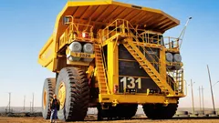 家ほどの大きさの機械：世界一重いダンプカーの姿